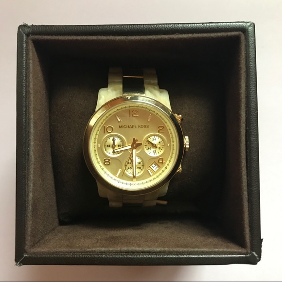 Michael Kors | 5139 Gold Tone and Bone Watch - Picture 4 of 8
